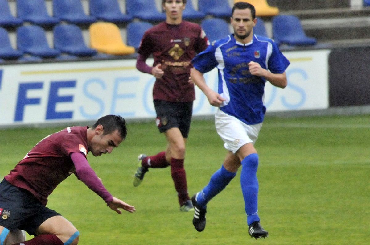 Aitor Díaz (dereita) na súa etapa nas Pontes