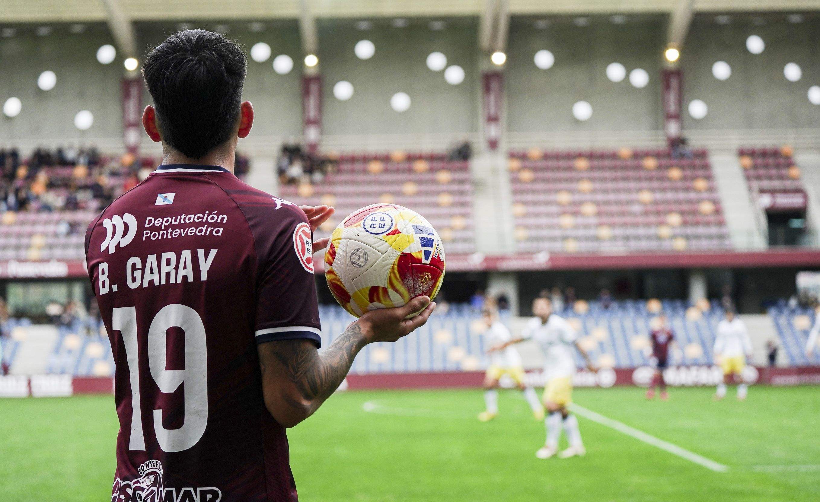 Partido de Primeira RFEF entre Pontevedra e Mérida en Pasarón