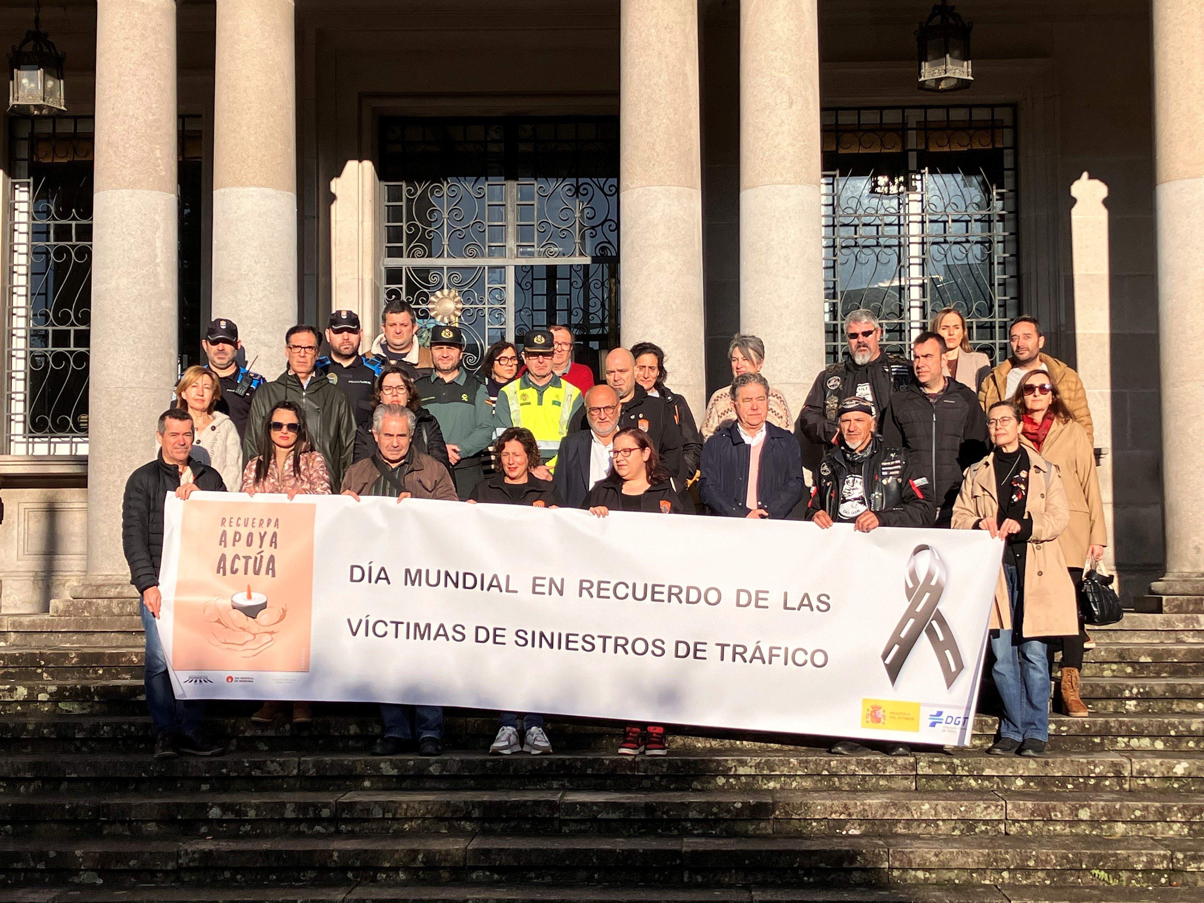 Minuto silencio polas vítimas de accidentes tráfico