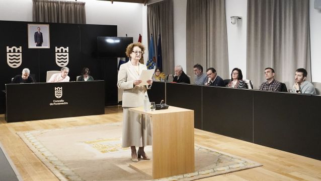 Gema Rial, decana de los abogados de Pontevedra, lee el manifiesto del 25N