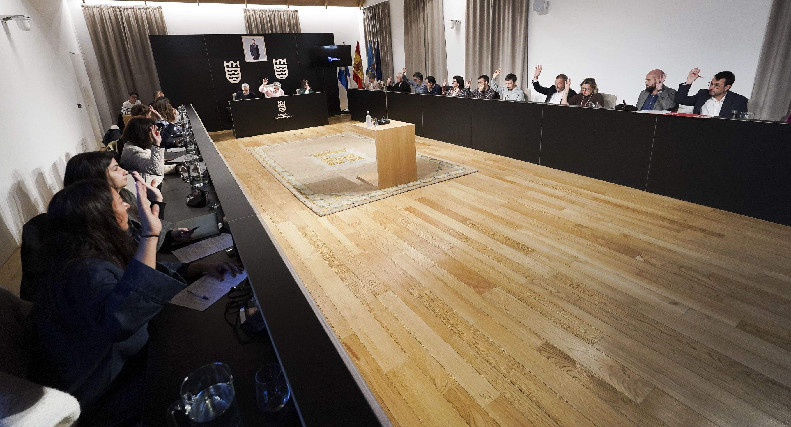 Pleno municipal en el que se rechazó la continuidad de la A-57