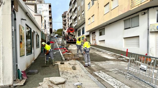 Operarios traballando na rúa Panadeira Operarios traballando na rúa Panadeira