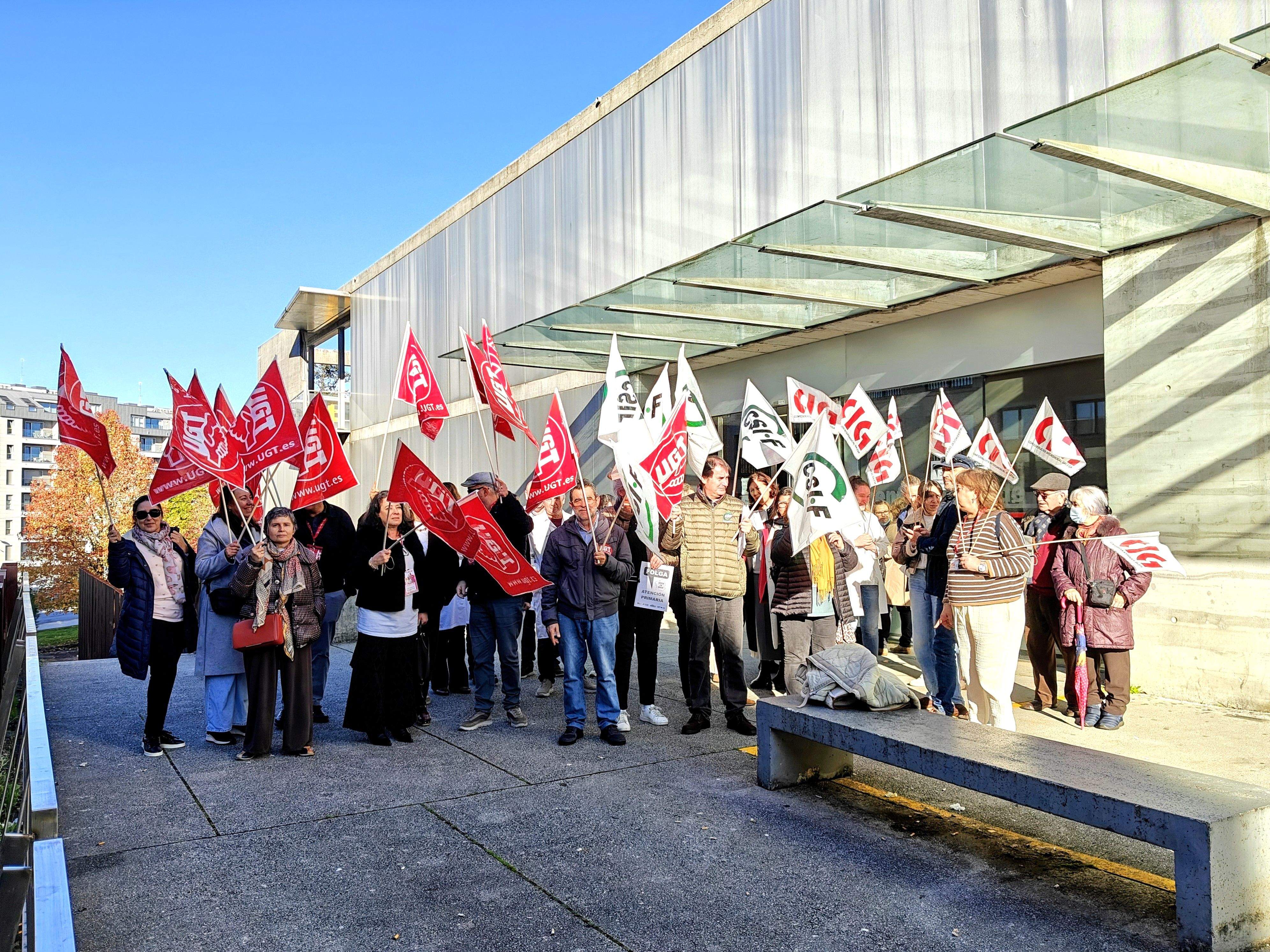 Concentración sindical diante do Centro de Saúde da Parda