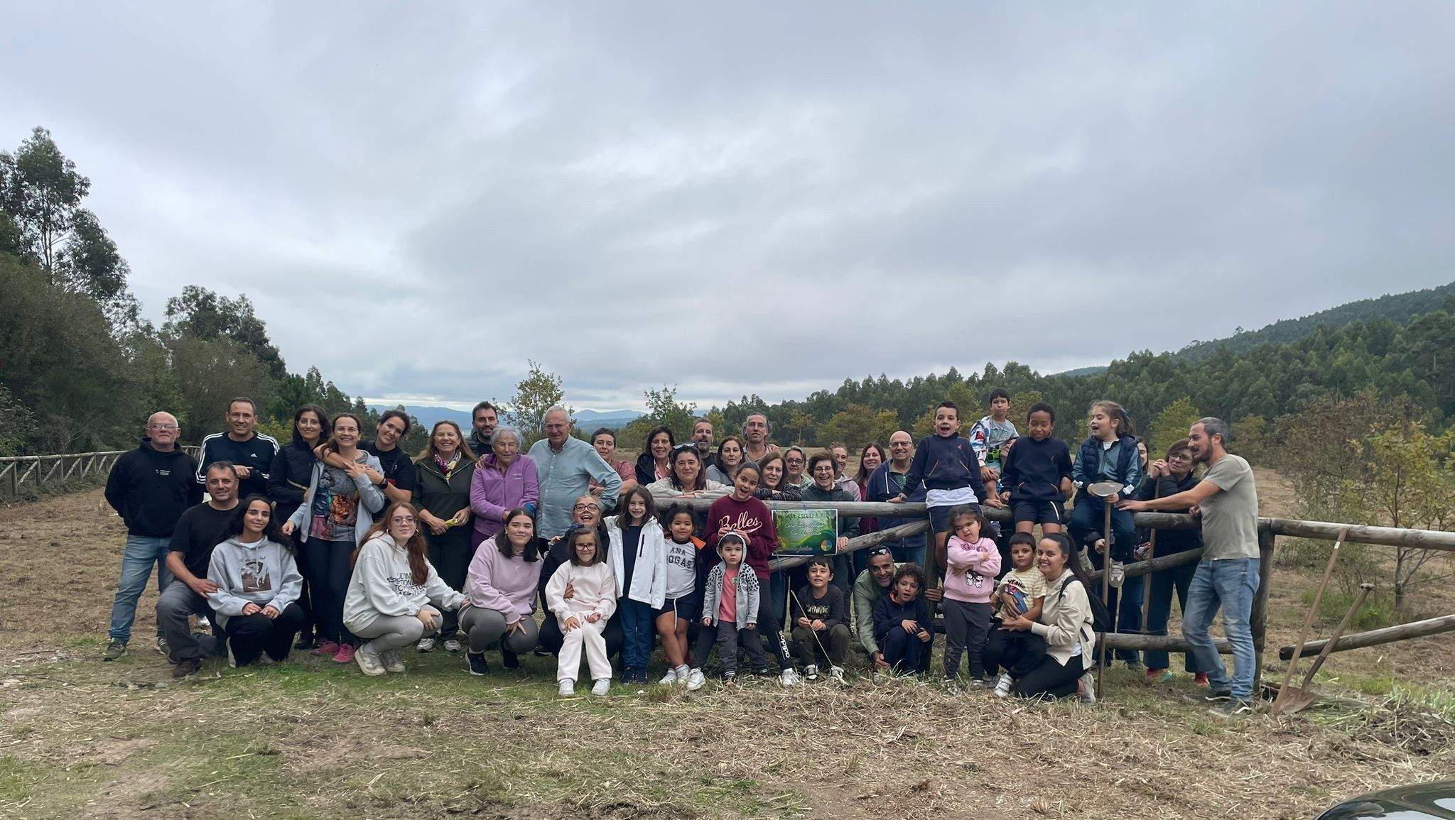 Profesores e familias do Colexio San Francisco no Bosque Escola