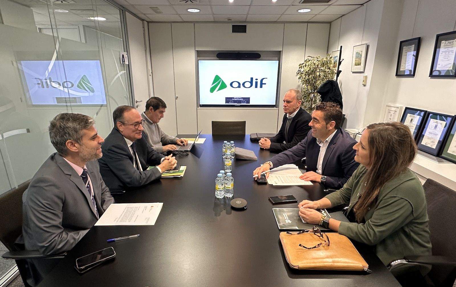 Xuntanza entre Adif e a Deputación de Pontevedra pola vía verde