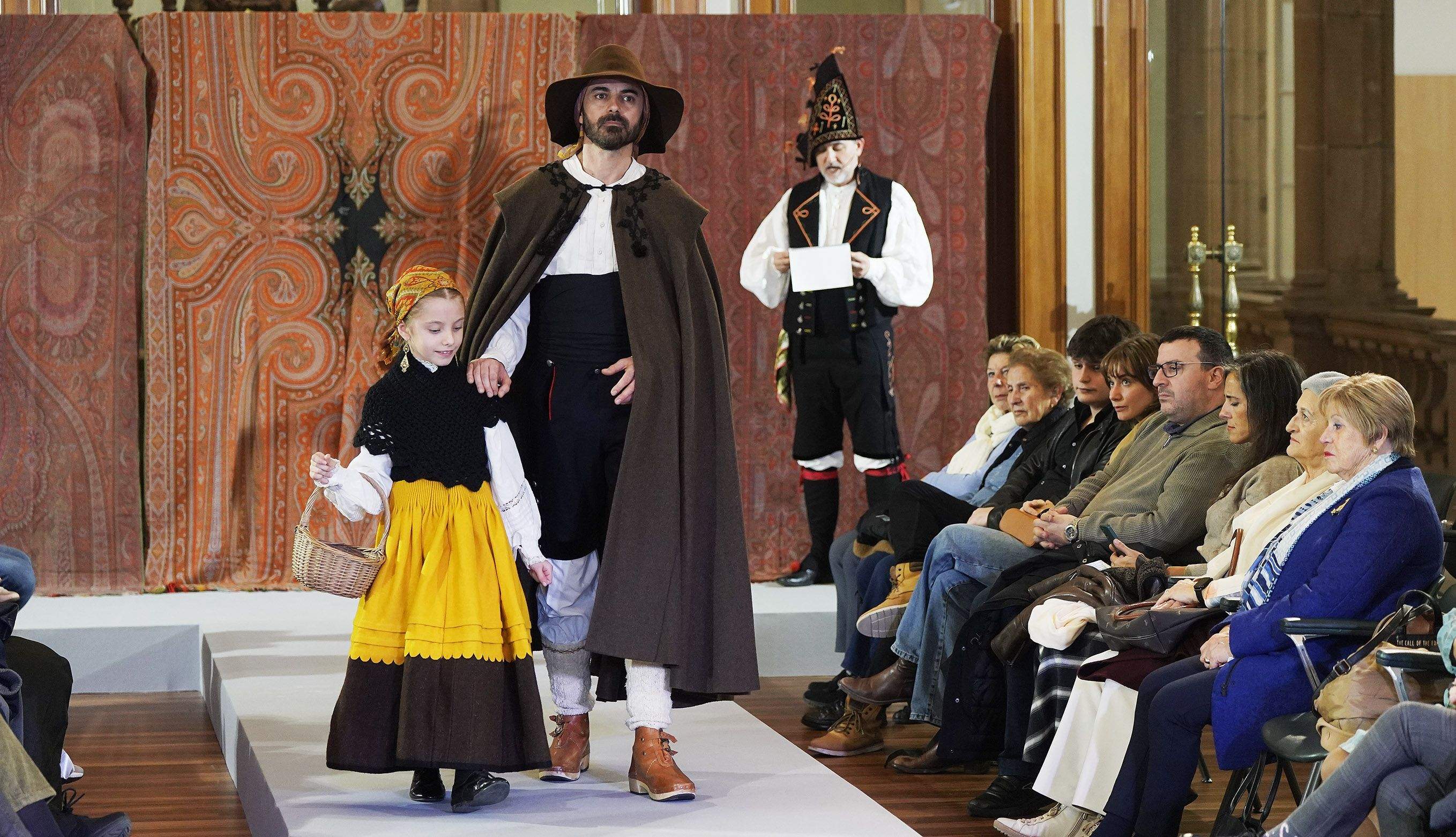 Pasarela de trajes tradicionales inspirados en la obra de Castelao Pasarela de trajes tradicionales inspirados en la obra de Castelao