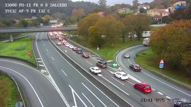 Retenciones de tráfico en la AP-9 en Salcedo