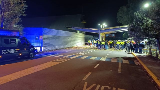Traballadores de ENCE na xornada de folga deste 21 de novembro Traballadores de ENCE na xornada de folga deste 21 de novembro