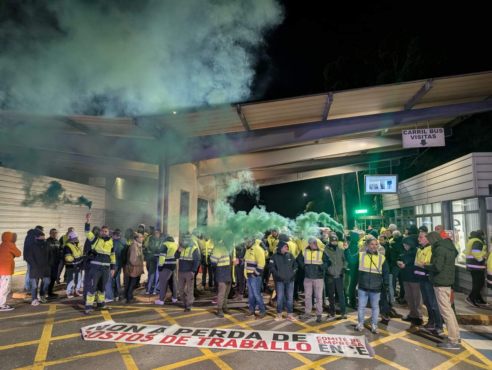Persoal de Ence nunha xornada de folga