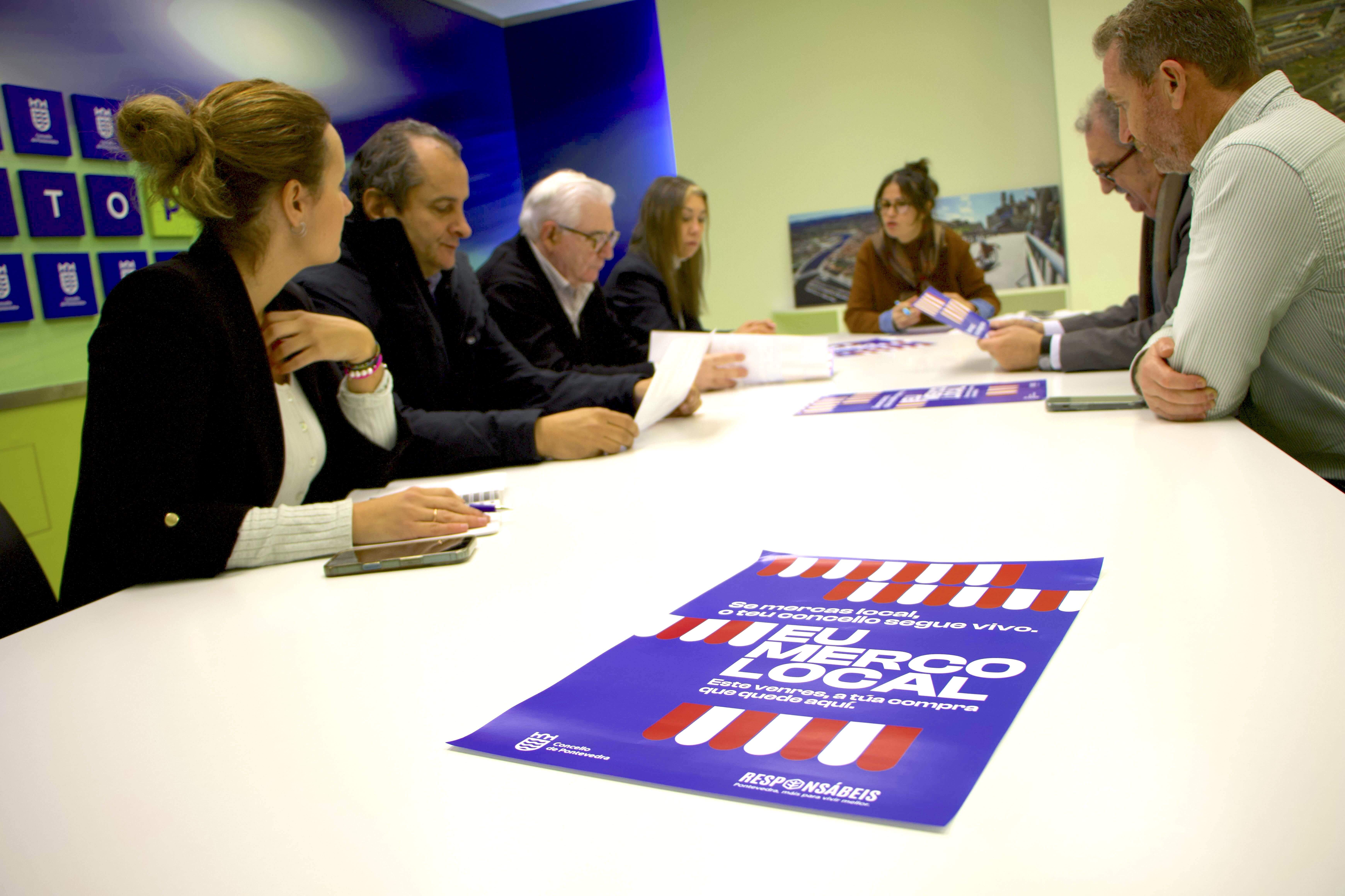 Reunión da concelleira con representantes de Pont Up Store, AJE Pontevedra, AEMPE e CCU Zona Monumental