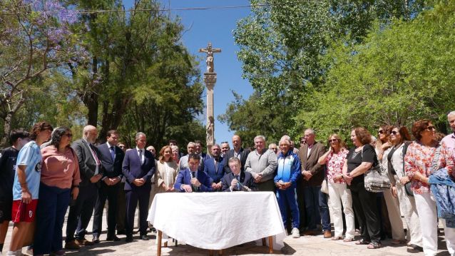 Firma del acuerdo para la cesión temporal del cuadro ´A derradeira leición do mestre´ Firma del acuerdo para la cesión temporal del cuadro ´A derradeira leición do mestre´