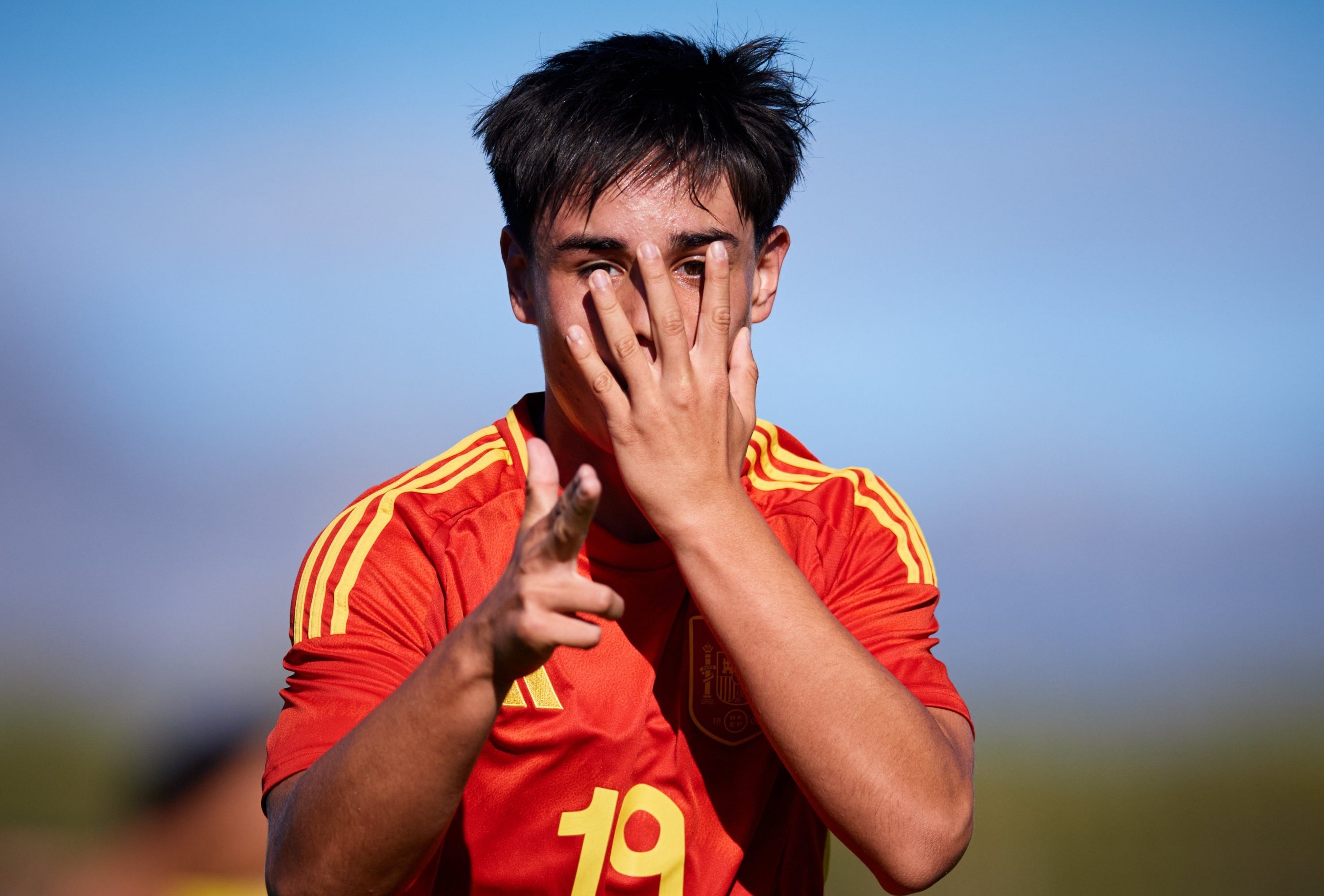 Hugo Chamadoira celebra un gol con la Selección Española Sub16