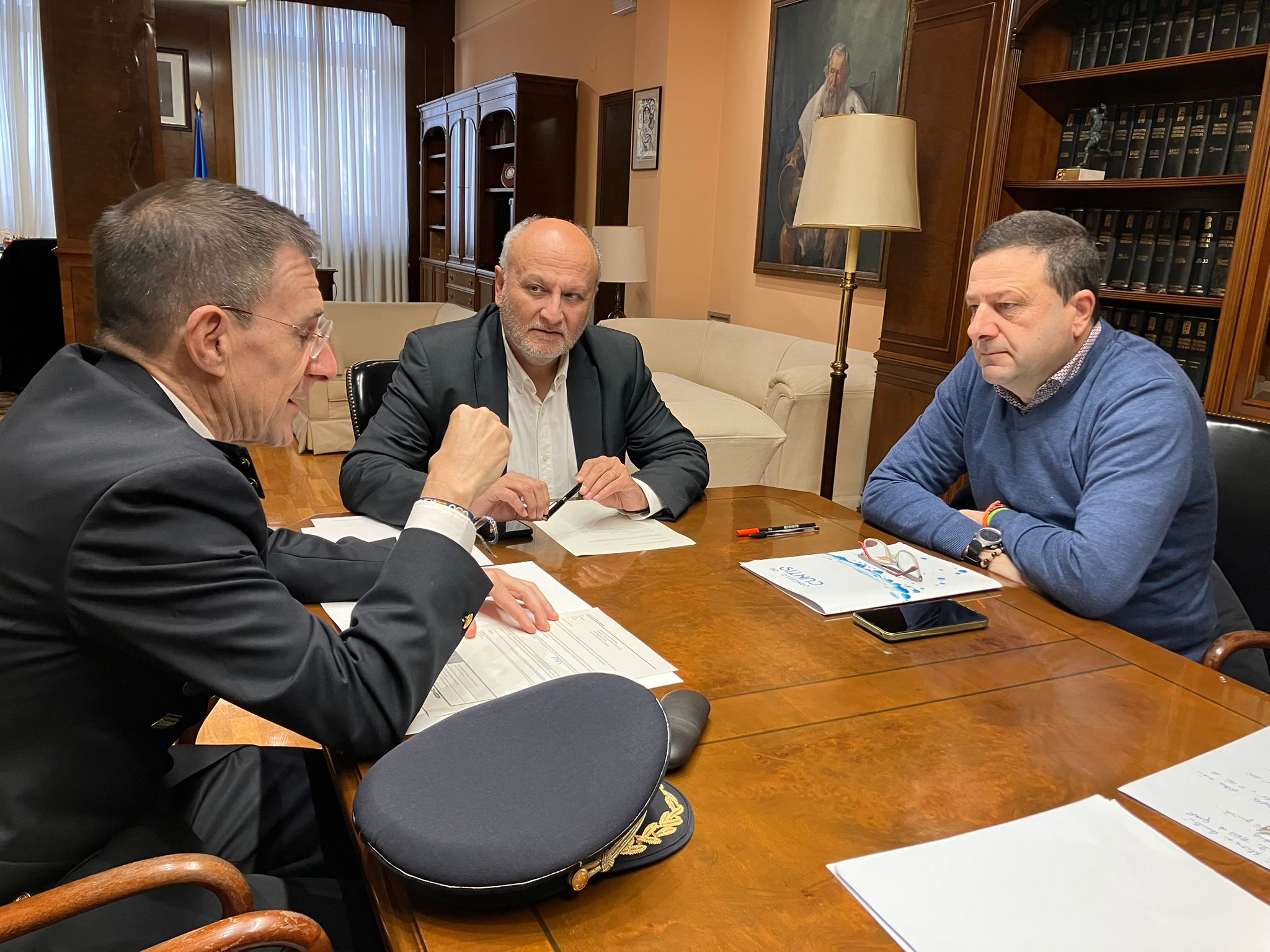 Reunión de Manuel Campos con Abel Losada y Juan José Díaz en la Subdelegación del Gobierno en Pontevedra