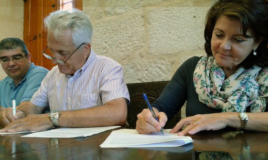 Sinatura do pacto de goberno en Poio