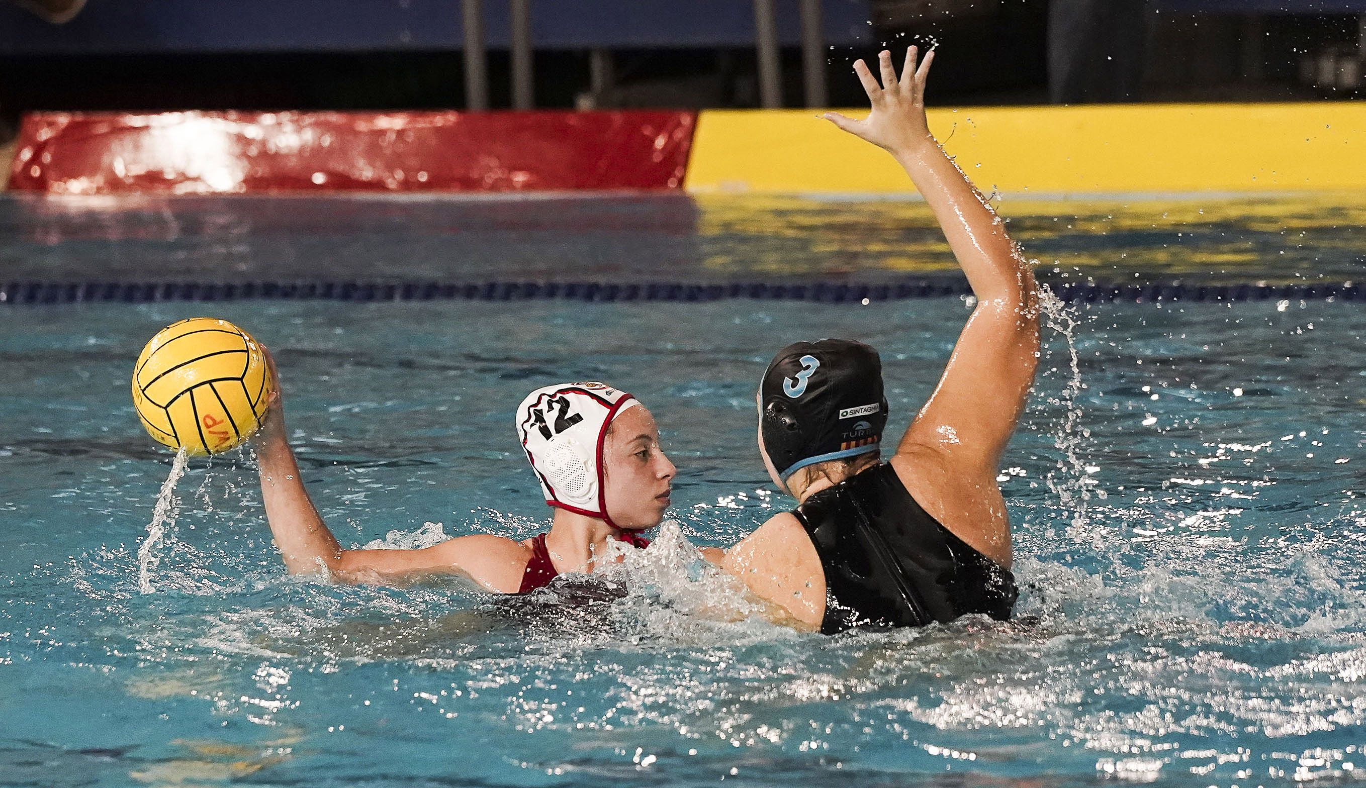 Partido entre el Waterpolo Pontevedra y el CN Molins de Rei en Rías do Sur Partido entre el Waterpolo Pontevedra y el CN Molins de Rei en Rías do Sur