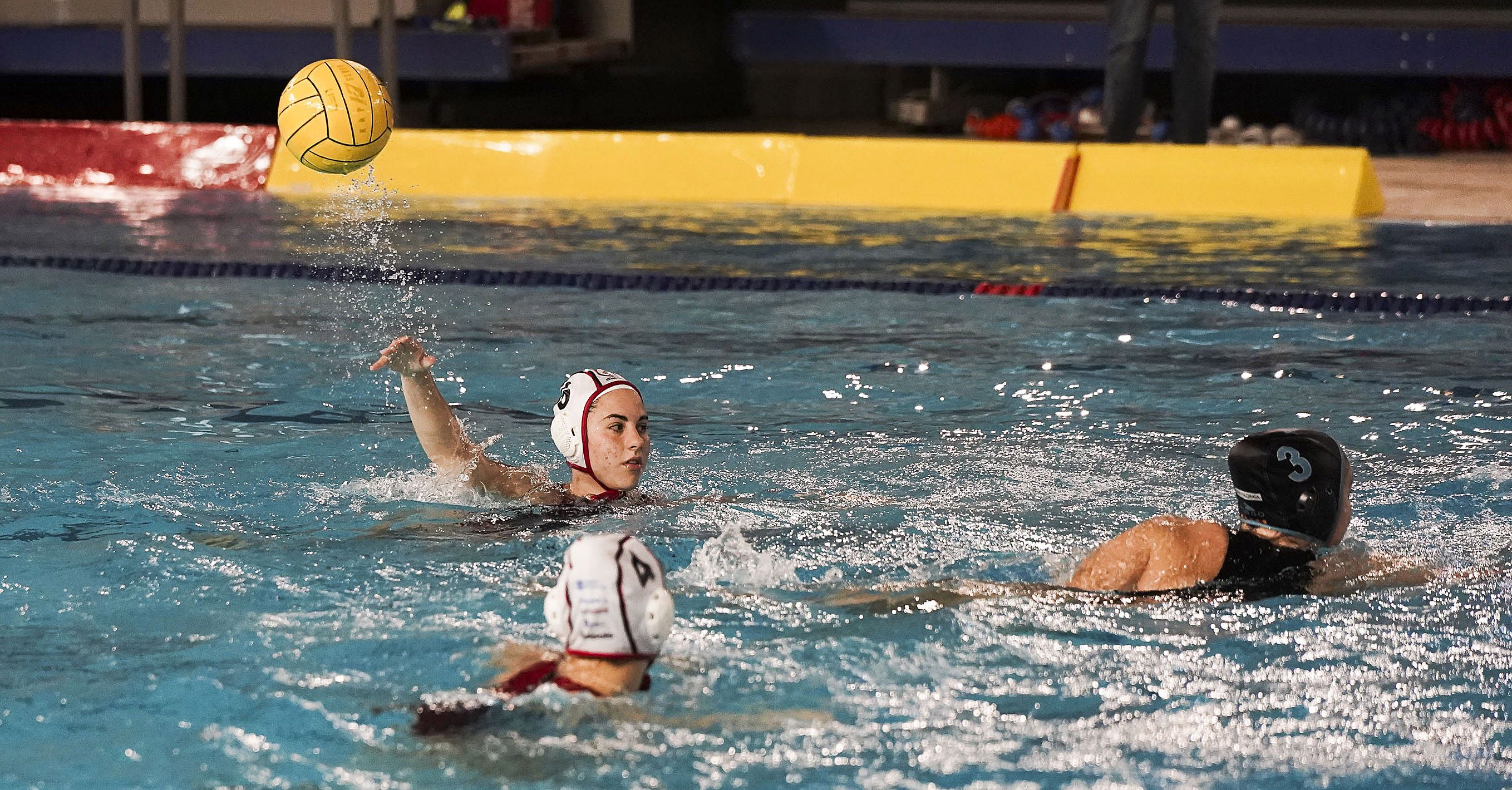 Partido entre el Waterpolo Pontevedra y el CN Molins de Rei en Rías do Sur Partido entre el Waterpolo Pontevedra y el CN Molins de Rei en Rías do Sur
