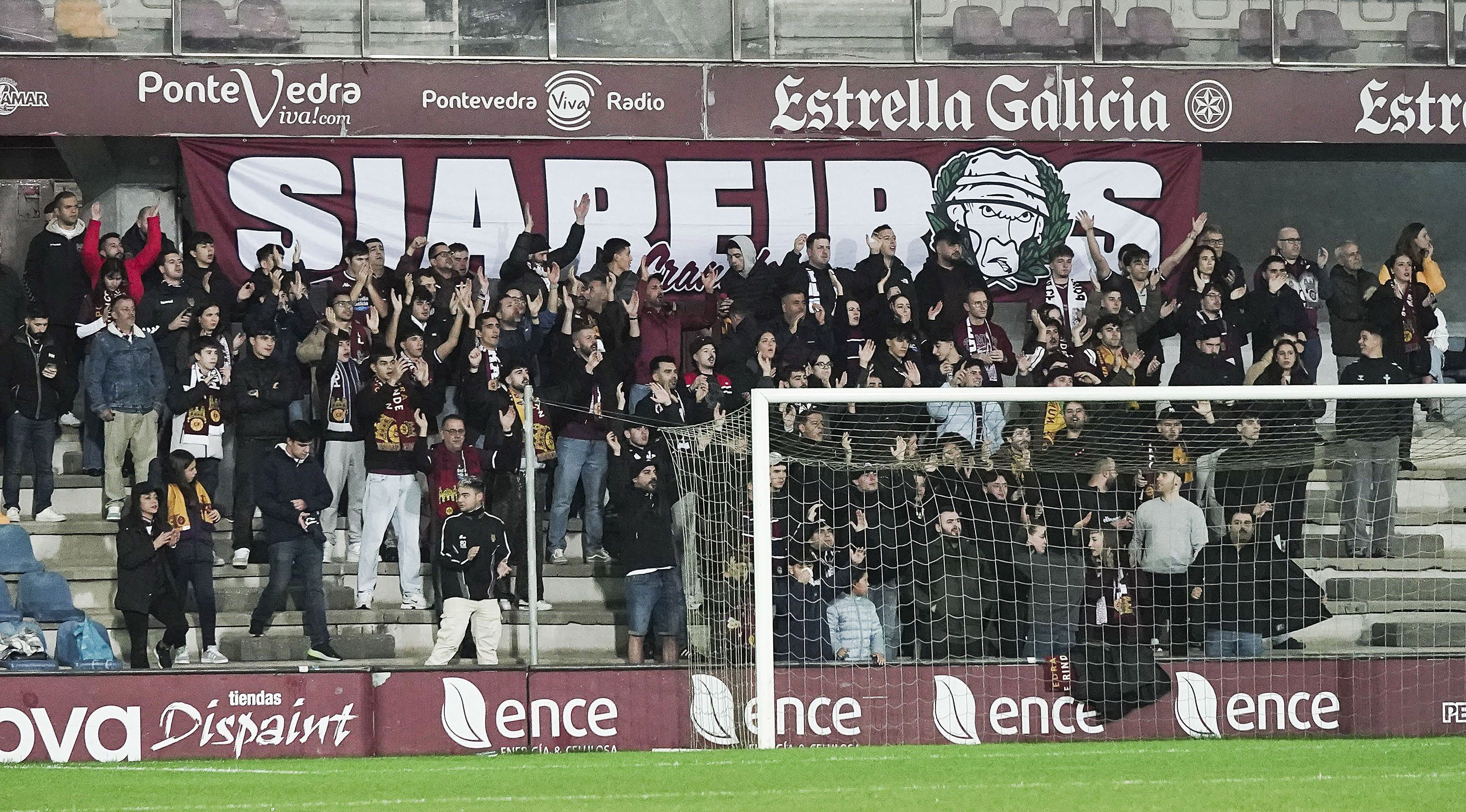 Partido entre Pontevedra CF e Guadalajara en Pasarón