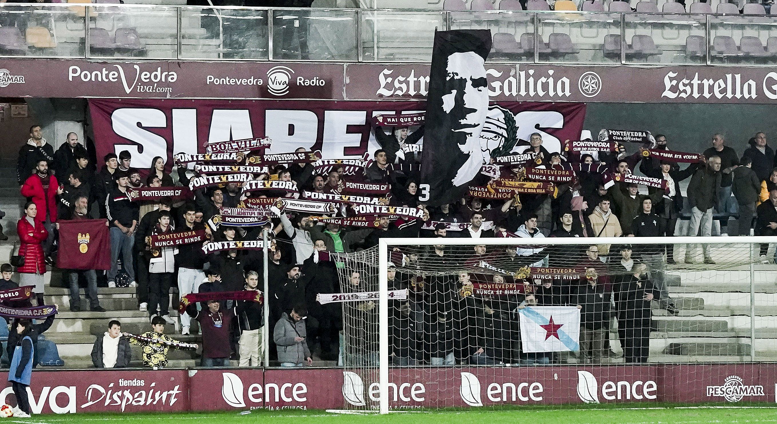 Partido entre Pontevedra CF e Guadalajara en Pasarón