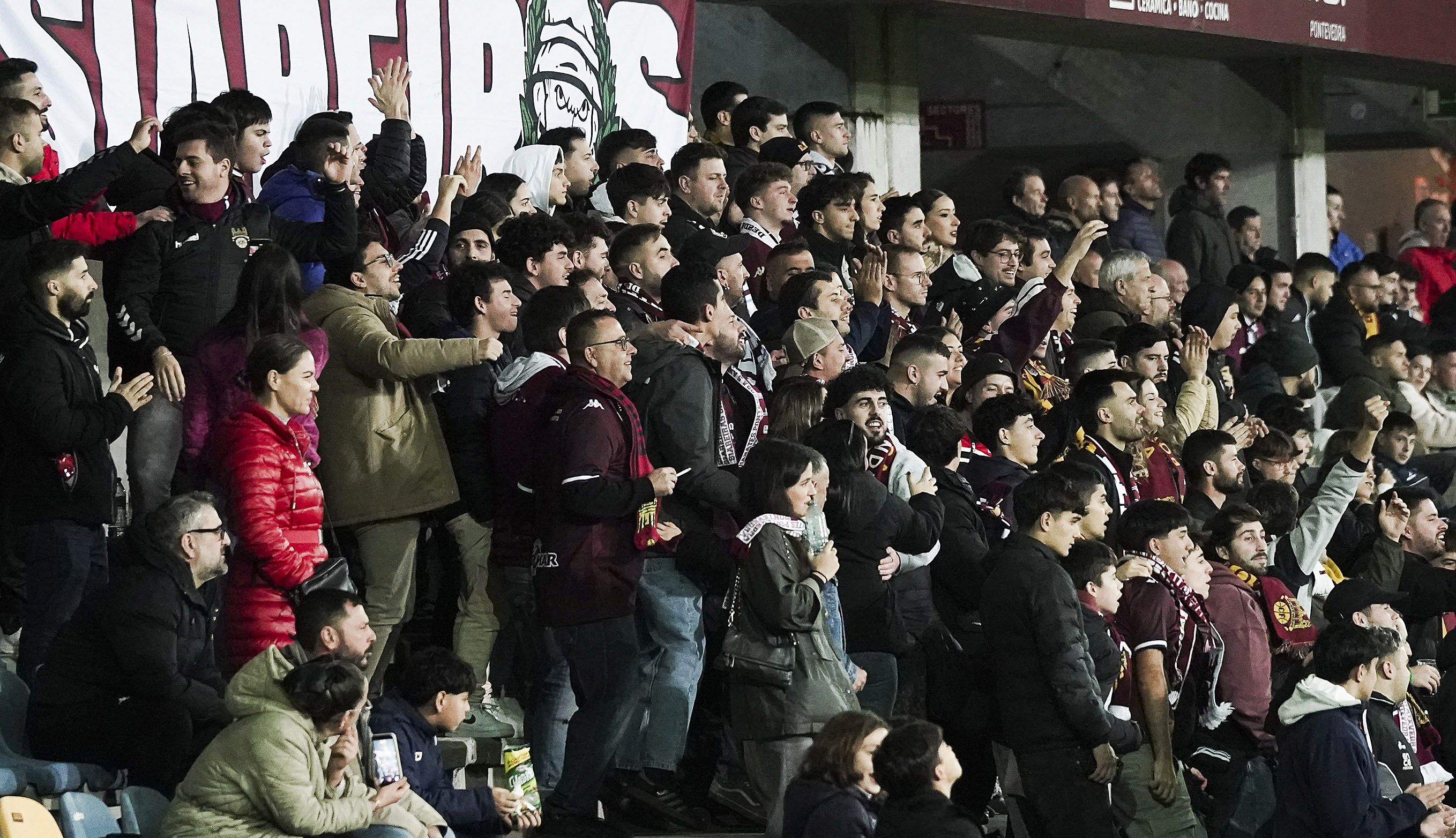 Partido entre Pontevedra CF e Guadalajara en Pasarón