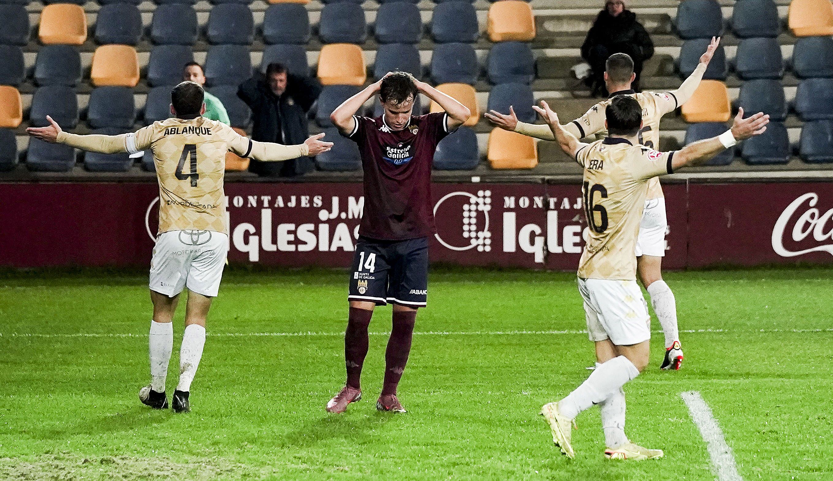 Partido entre Pontevedra CF e Guadalajara en Pasarón