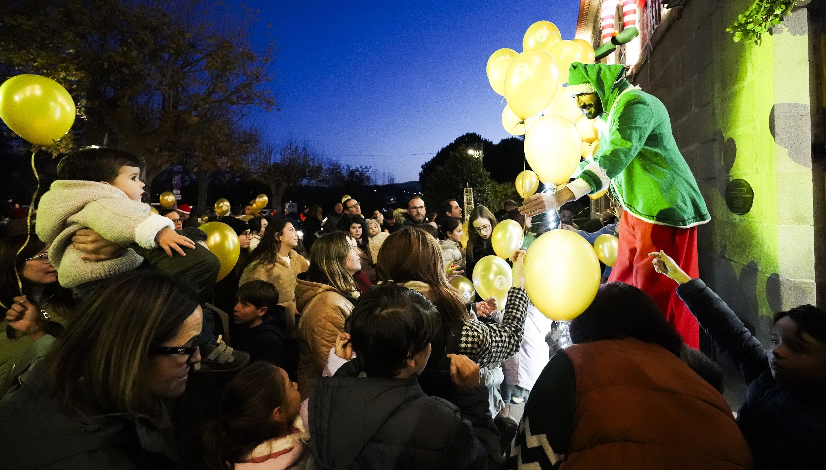 Acendido da iluminación de Nadal en Poio