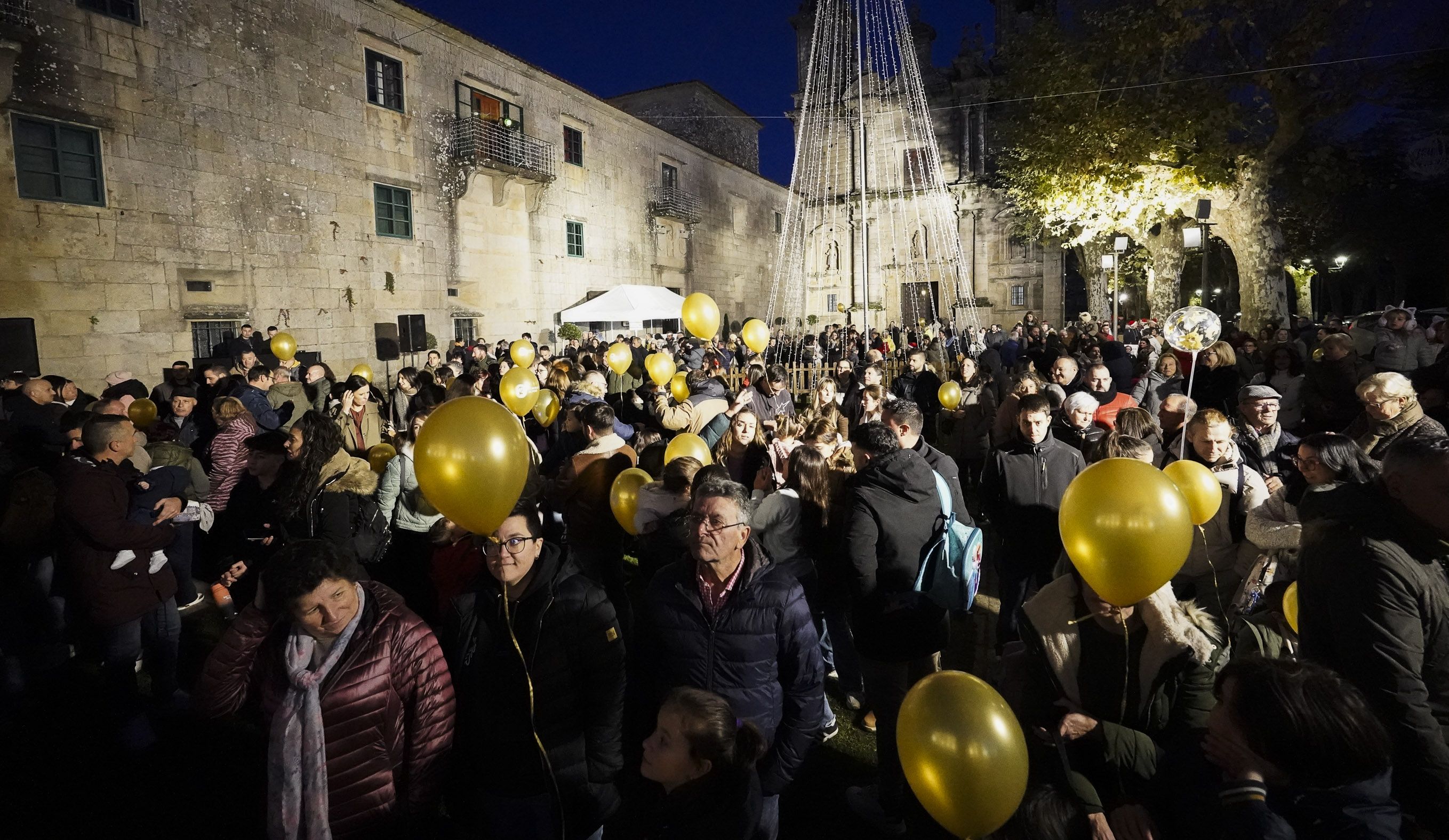 Acendido da iluminación de Nadal en Poio