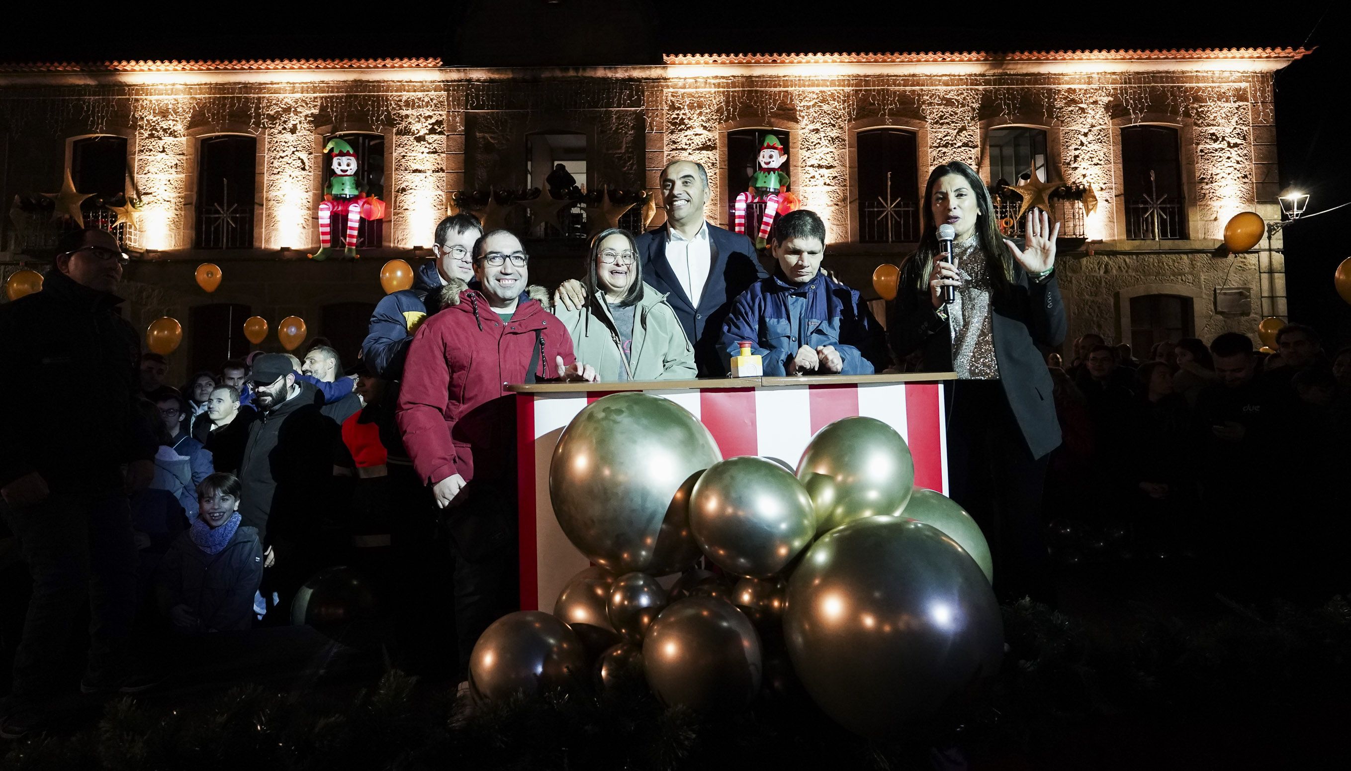 Acendido da iluminación de Nadal en Poio