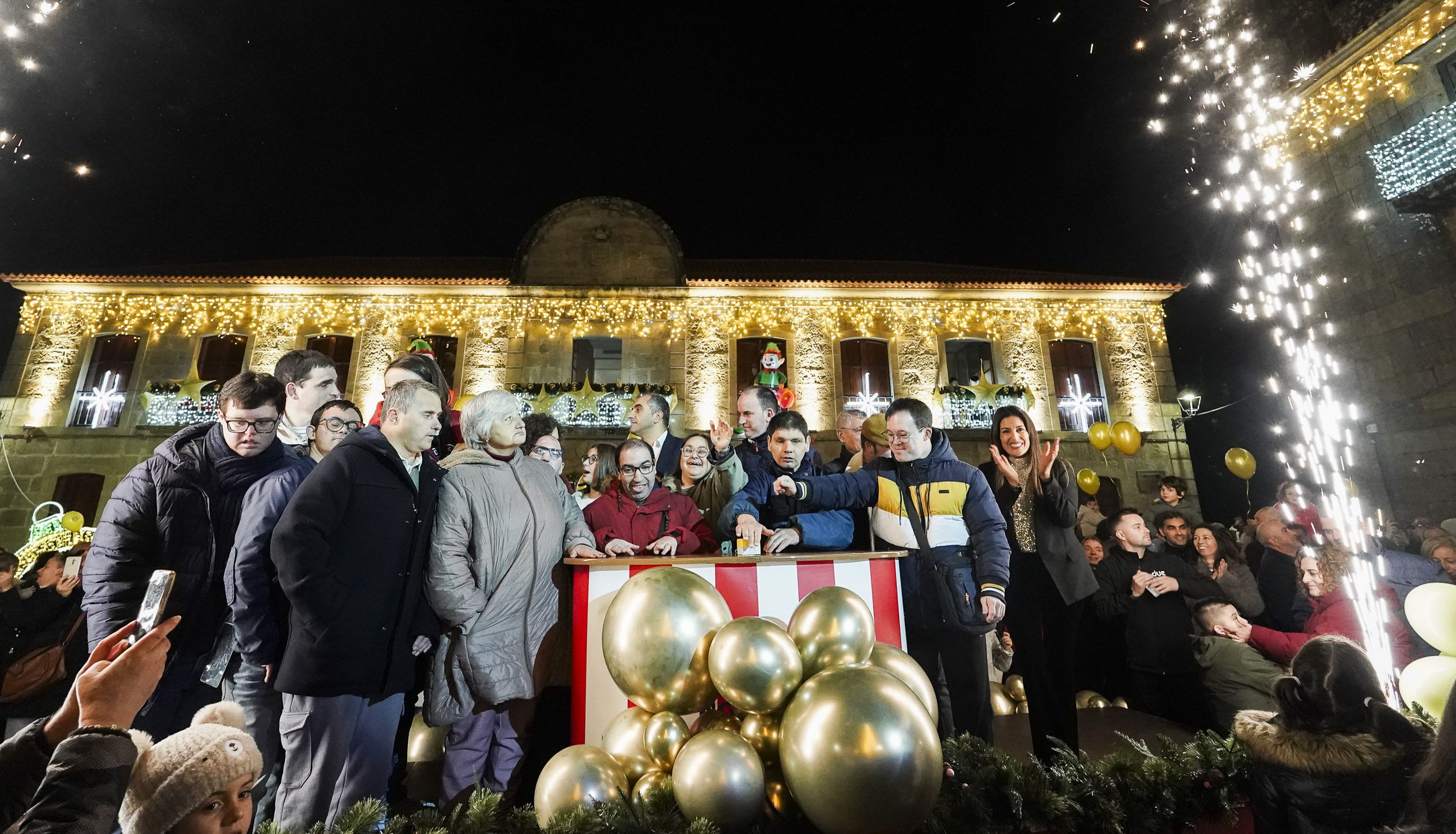 Acendido da iluminación de Nadal en Poio