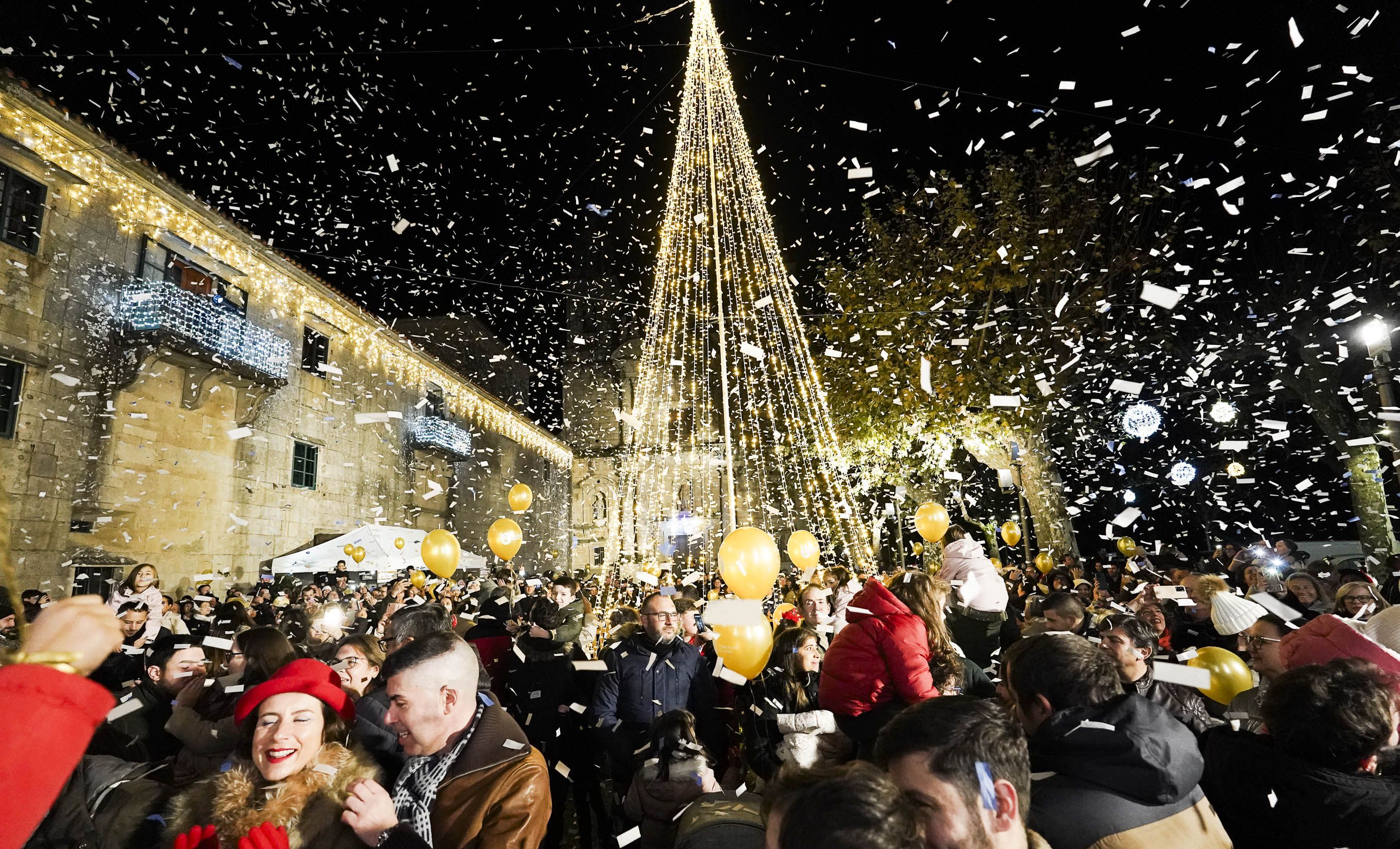 Acendido da iluminación de Nadal en Poio