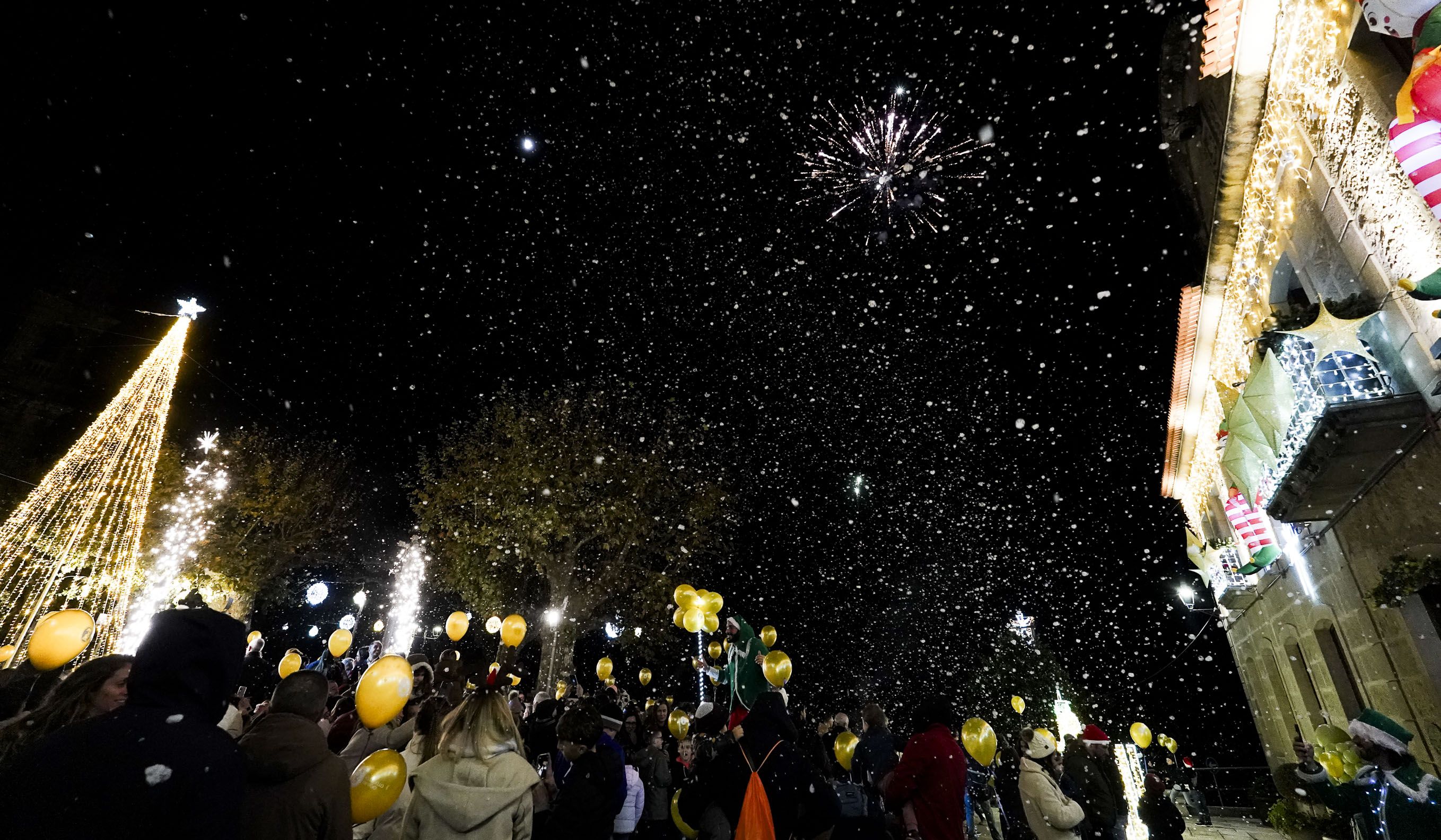 Acendido da iluminación de Nadal en Poio