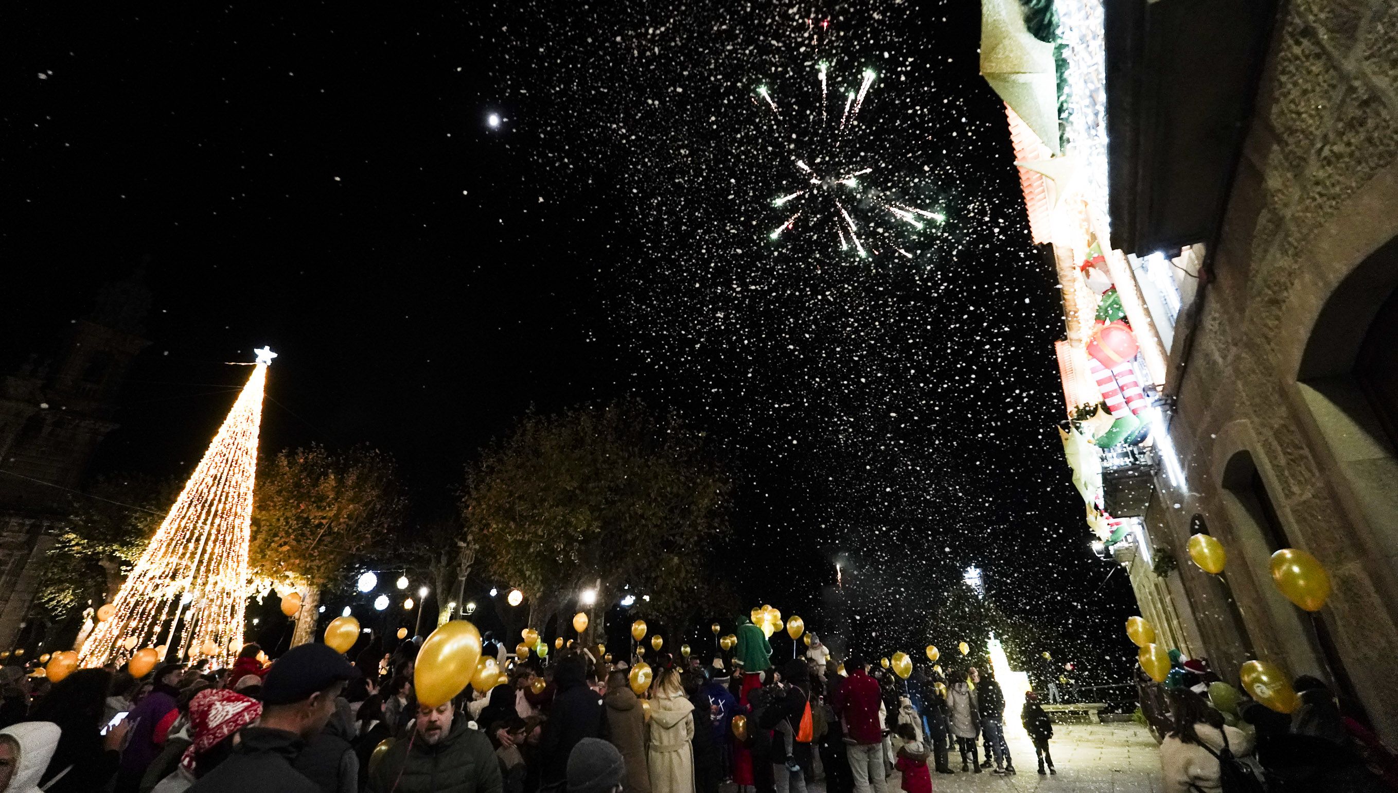 Acendido da iluminación de Nadal en Poio