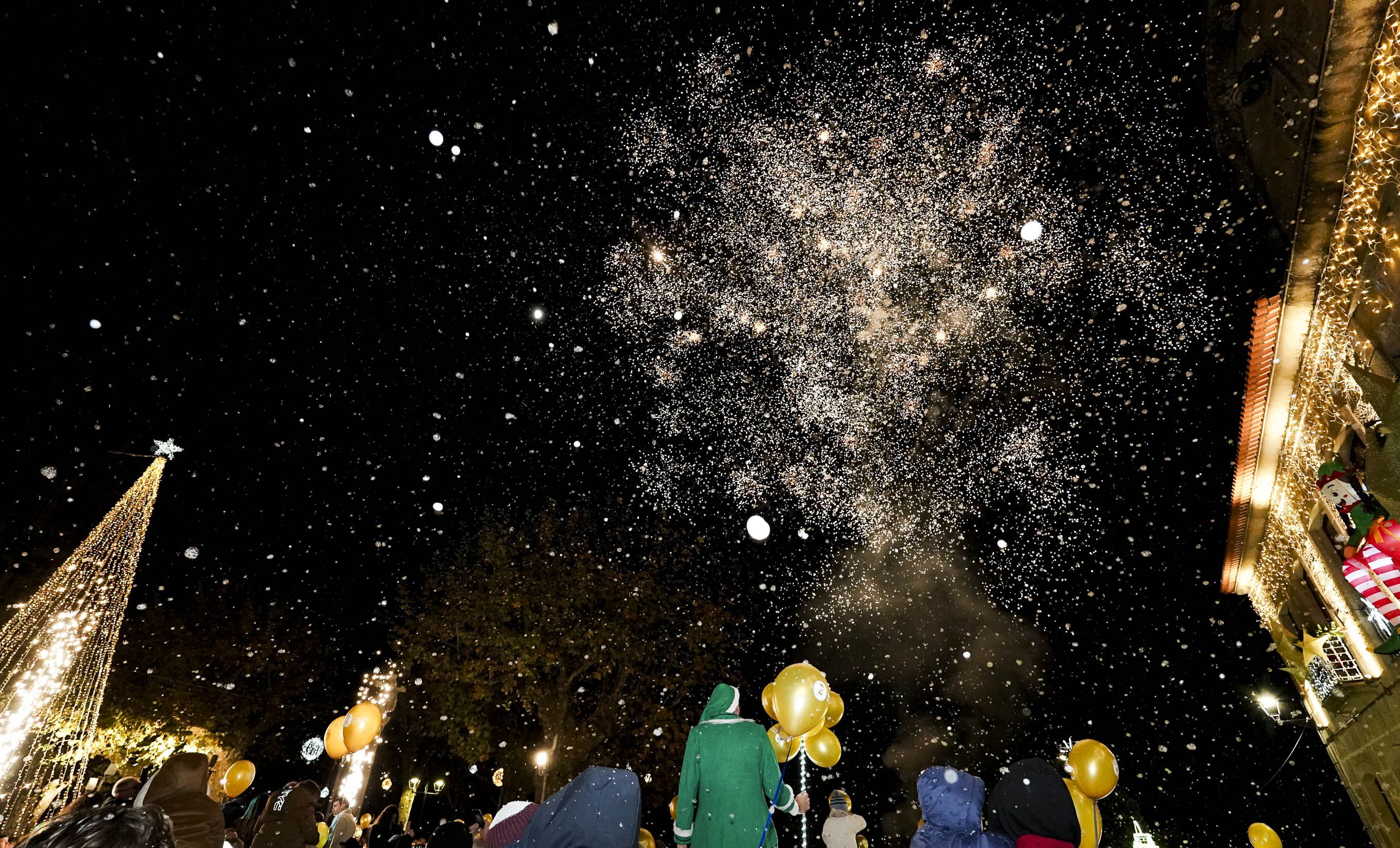 Acendido da iluminación de Nadal en Poio
