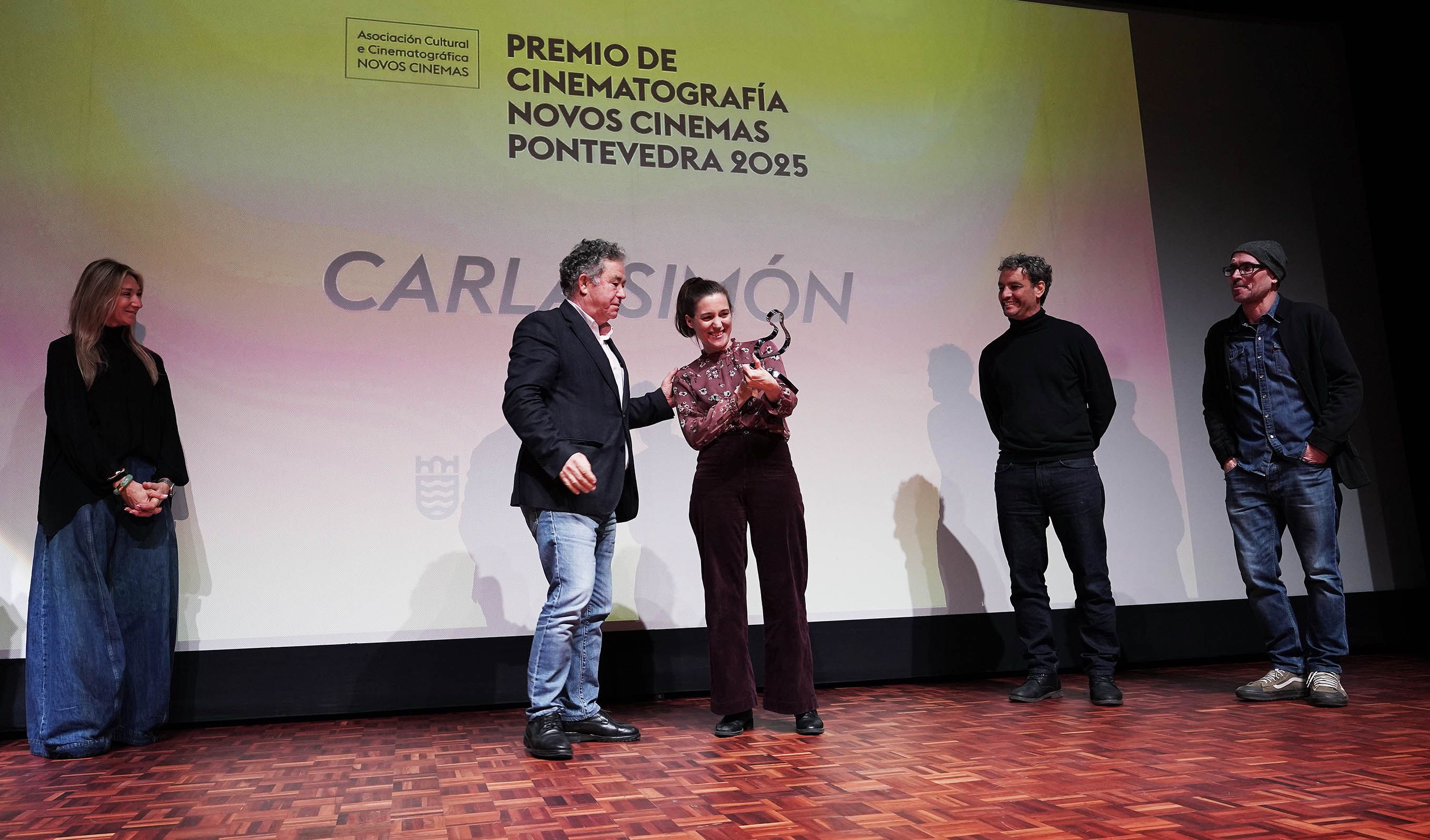 Carla Simón recibe en Pontevedra o I Premio de Cinematografía Novos Cinemas