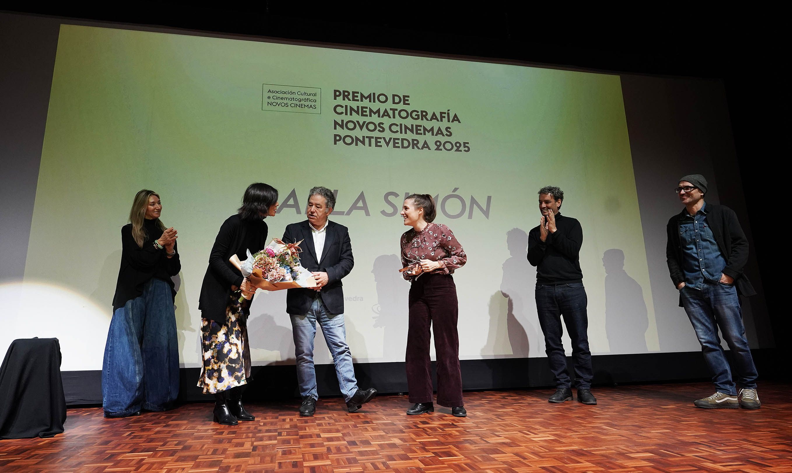 Carla Simón recibe en Pontevedra o I Premio de Cinematografía Novos Cinemas