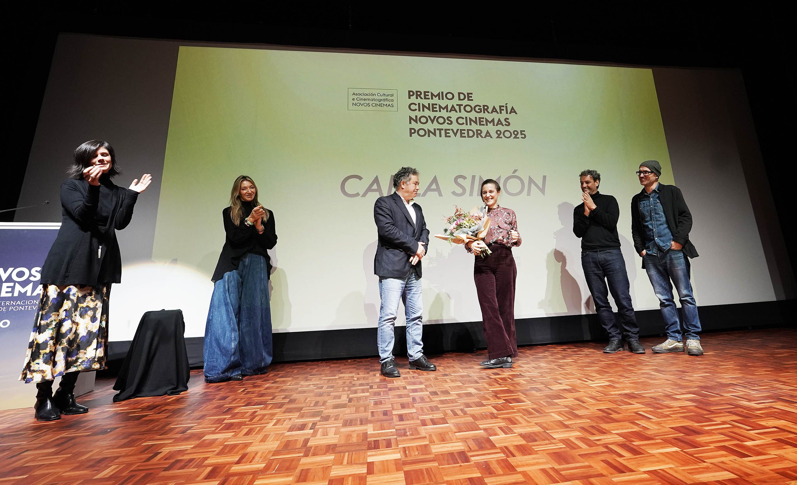 Carla Simón recibe en Pontevedra o I Premio de Cinematografía Novos Cinemas
