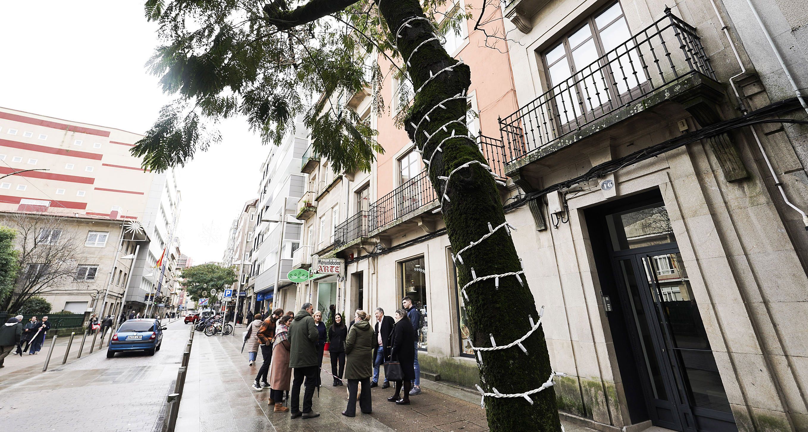 Visita do alcalde de Pontevedra aos traballos de montaxe da decoración de Nadal Visita do alcalde de Pontevedra aos traballos de montaxe da decoración de Nadal