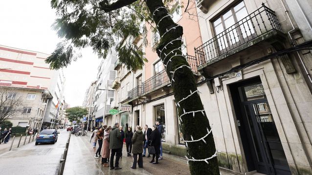 Visita do alcalde de Pontevedra aos traballos de montaxe da decoración de Nadal Visita do alcalde de Pontevedra aos traballos de montaxe da decoración de Nadal