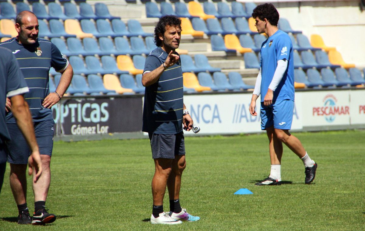 Luisito, durante el último entrenamiento antes del partido ante el Haro Luisito, durante el último entrenamiento antes del partido ante el Haro