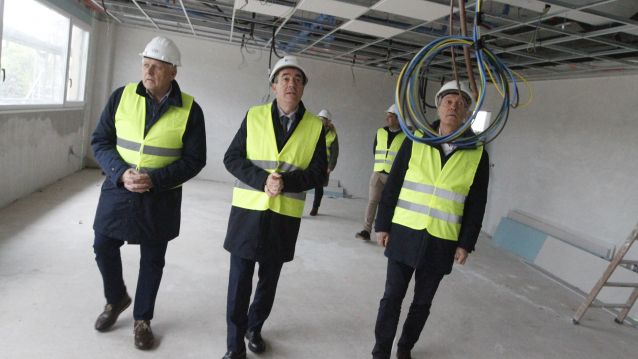 Visita de Román Rodríguez y Telmo Martín al nuevo centro de formación dual de Sanxenxo Visita de Román Rodríguez y Telmo Martín al nuevo centro de formación dual de Sanxenxo