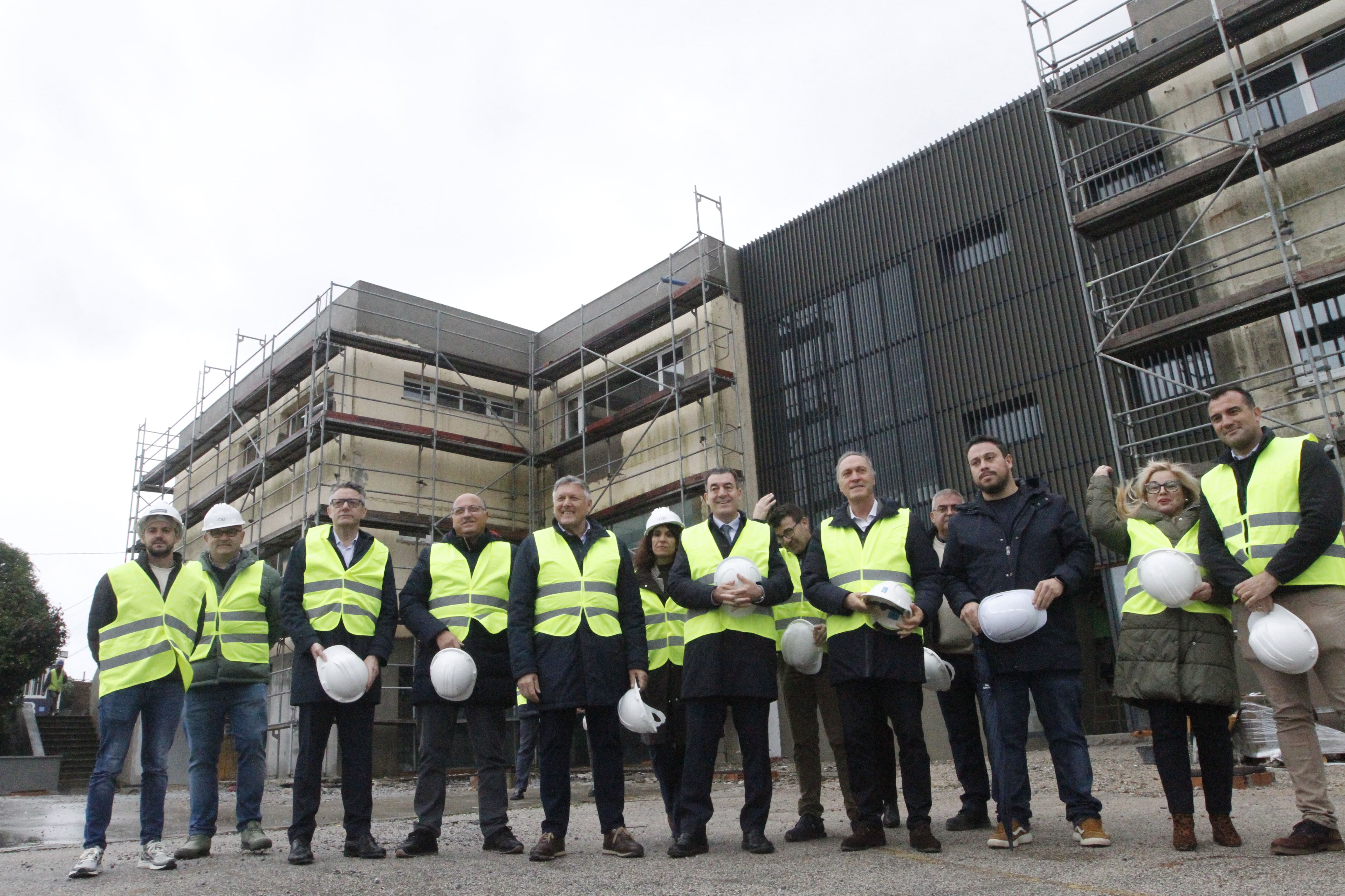Visita de Román Rodríguez al nuevo centro de formación dual de Sanxenxo