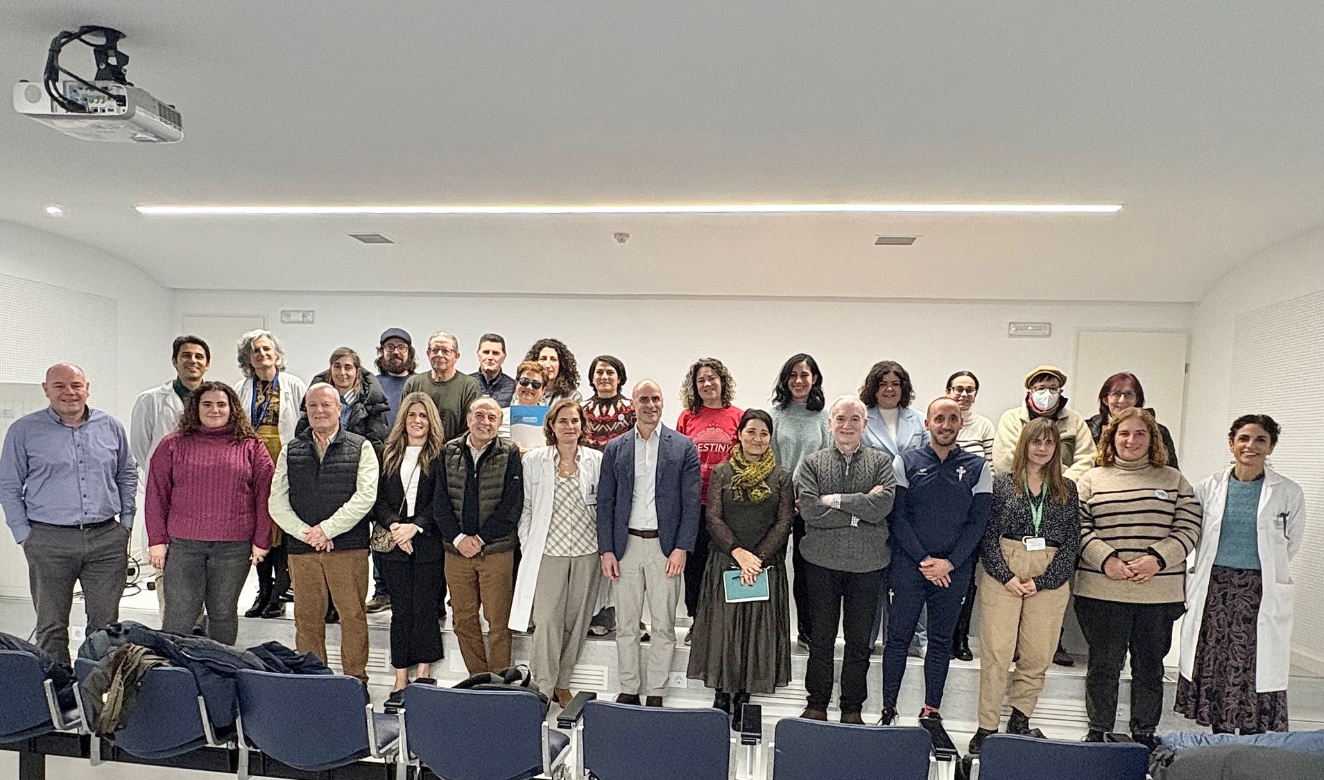 Representantes del Consello Asesor de Pacientes y de la Gerencia del Área Sanitaria