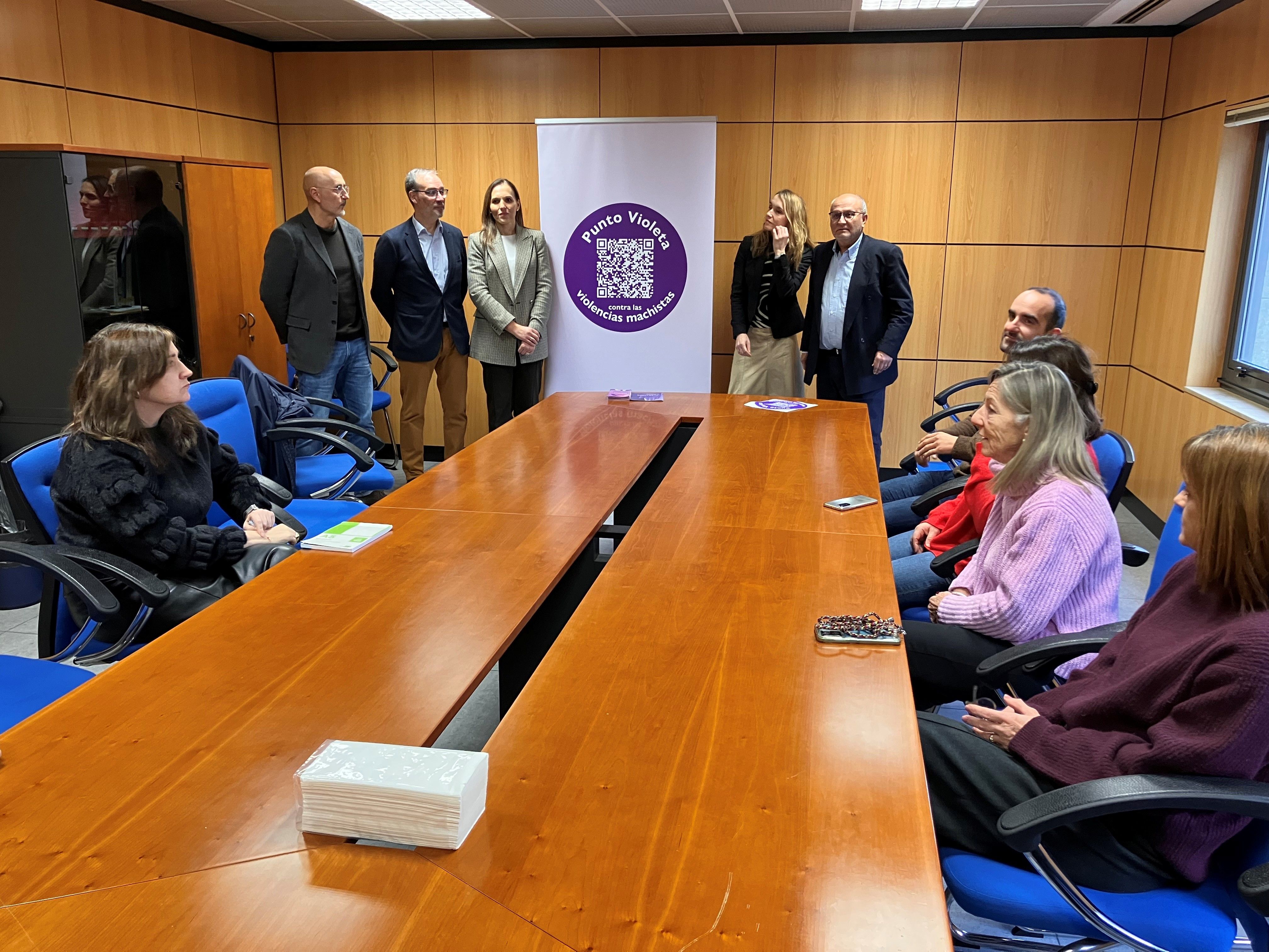 Punto violeta en la sede de la Seguridad Social en Pontevedra