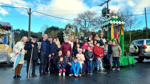Sito Gómez, alcalde de Moraña, con veciños e Reis Magos Sito Gómez, alcalde de Moraña, con veciños e Reis Magos