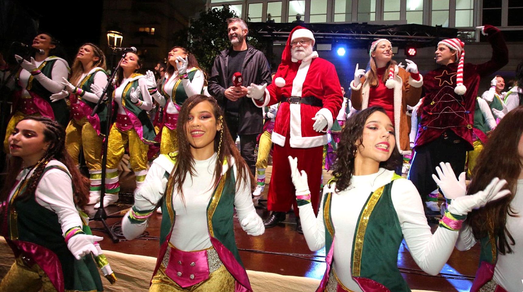 Allberto Varela, alcalde de Vilagarcía, con Papá Noel nun acto de Nadal Allberto Varela, alcalde de Vilagarcía, con Papá Noel nun acto de Nadal