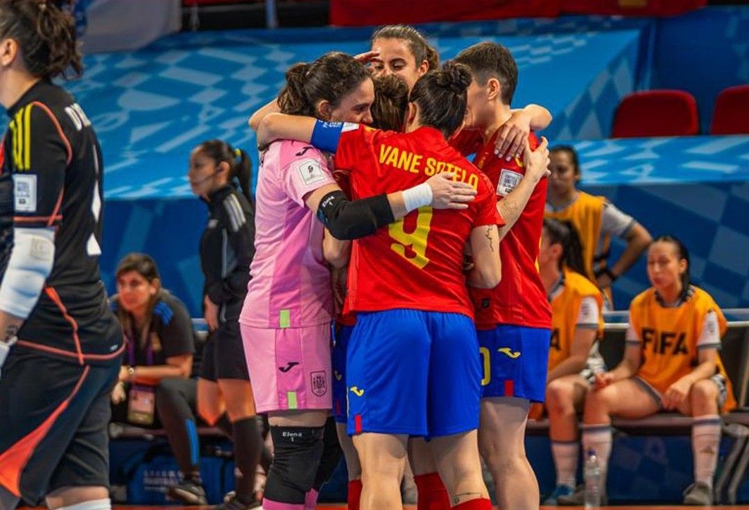 As xogadoras españolas celebran un gol ante Arxentina