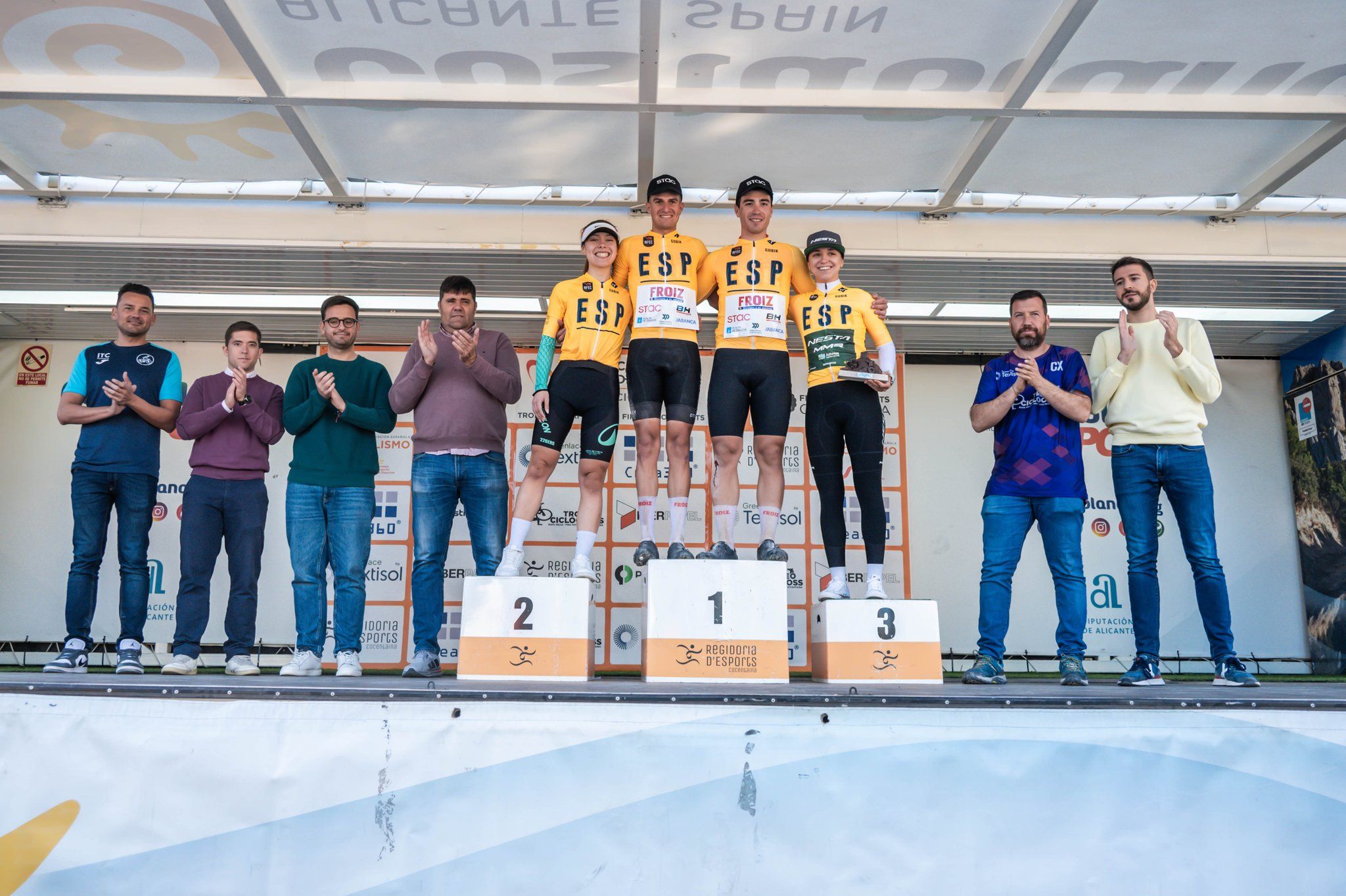 Lorena Patiño, Gonzalo Inguanzo y Raúl Mira en el podio final de la Copa de España de Ciclocross