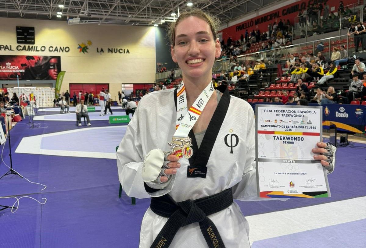 Ekaterina Rebón, con una de las medallas conseguidas en el Campeonato de España de Clubes