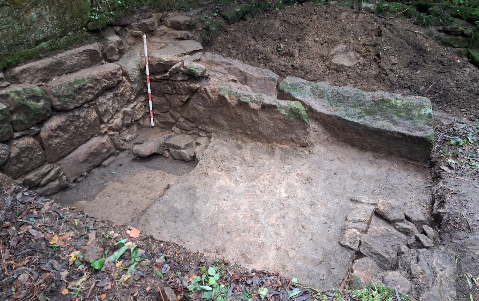 Sondeos arqueológicos en el lazareto de la isla de Tambo