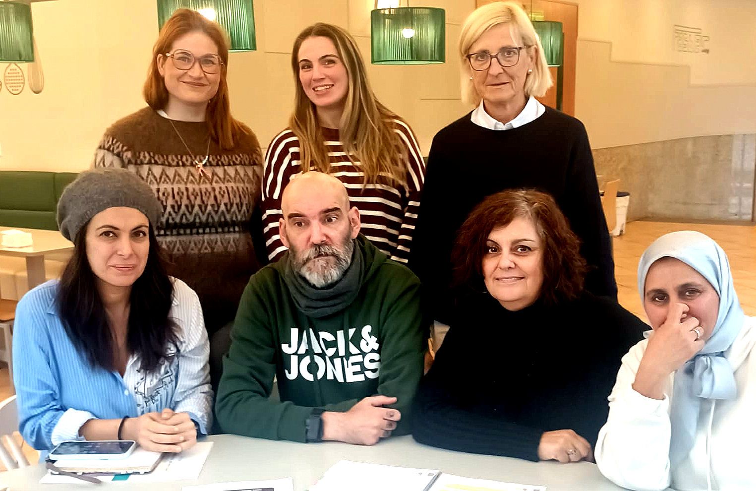 Representantes de familias afectadas por la falta de profesorado de apoyo en el CEP Campolongo