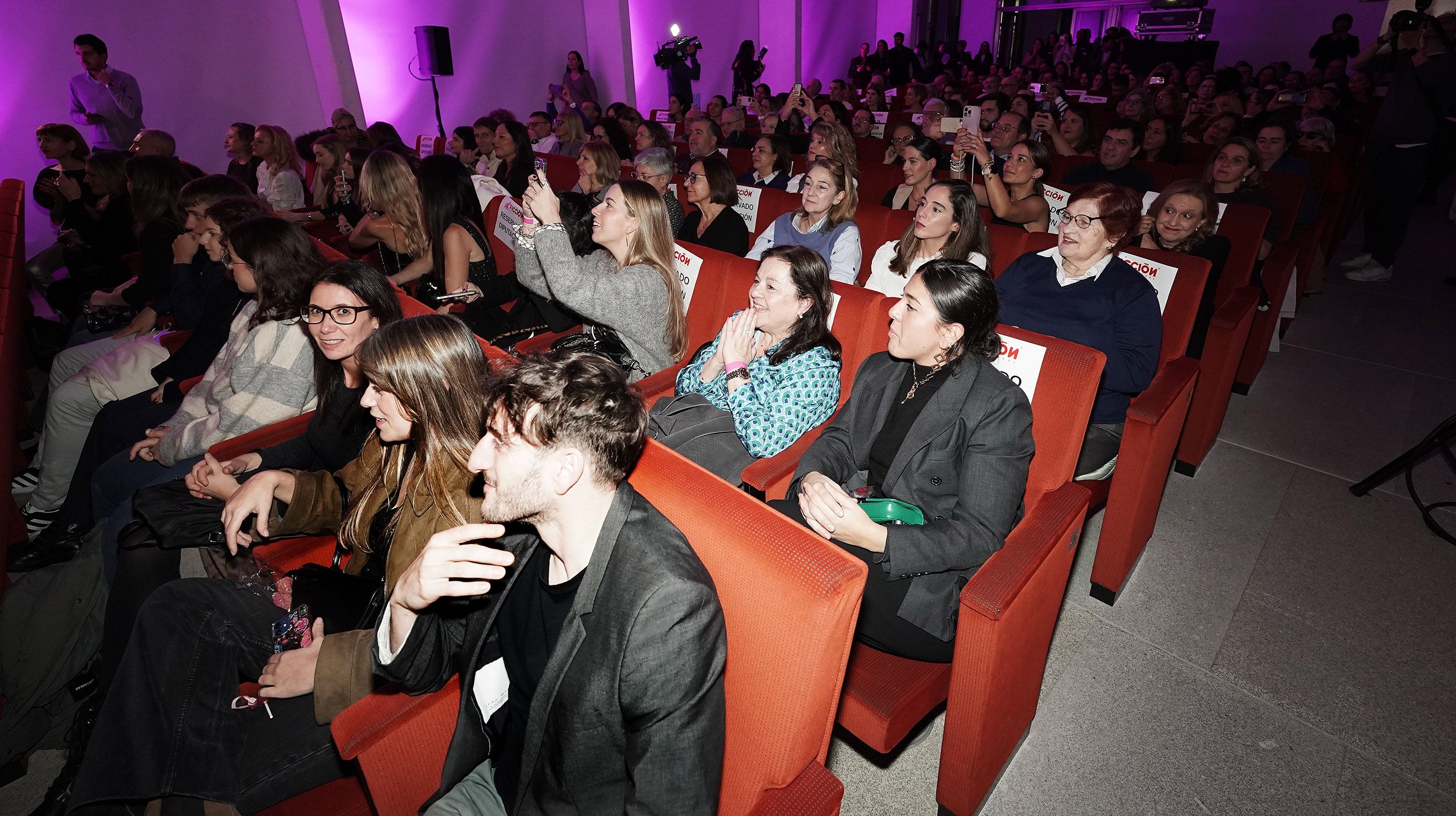 Estreno en Pontevedra de la película 'Me has robado el corazón' con Óscar Casas y Ana Jara Estreno en Pontevedra de la película 'Me has robado el corazón' con Óscar Casas y Ana Jara